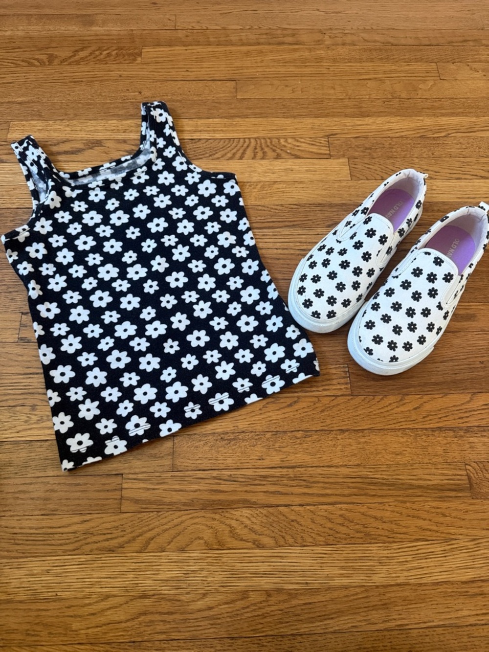 💕3 for $15💕Old Navy Black and White Floral Top